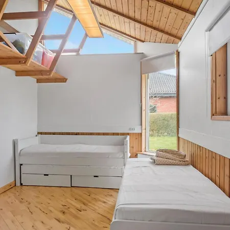 Dejligt Hjem I Med Wifi Feriehus Bogø By
